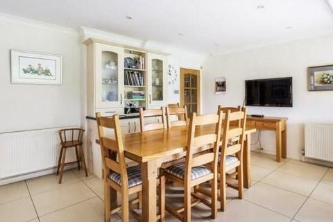 7 Kennel Close, Fetcham, Leatherhead, KT22 9PF