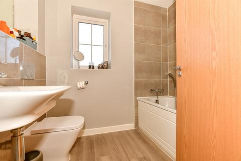 52 Nuthatch Drive, Finberry, Ashford, TN25 7AA