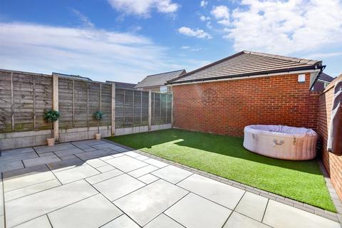 52 Nuthatch Drive, Finberry, Ashford, TN25 7AA