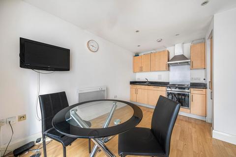 1 bedroom flat for sale, Cowleaze Road, Kingston upon Thames