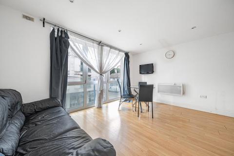 1 bedroom flat for sale, Cowleaze Road, Kingston upon Thames