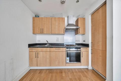 1 bedroom flat for sale, Cowleaze Road, Kingston upon Thames