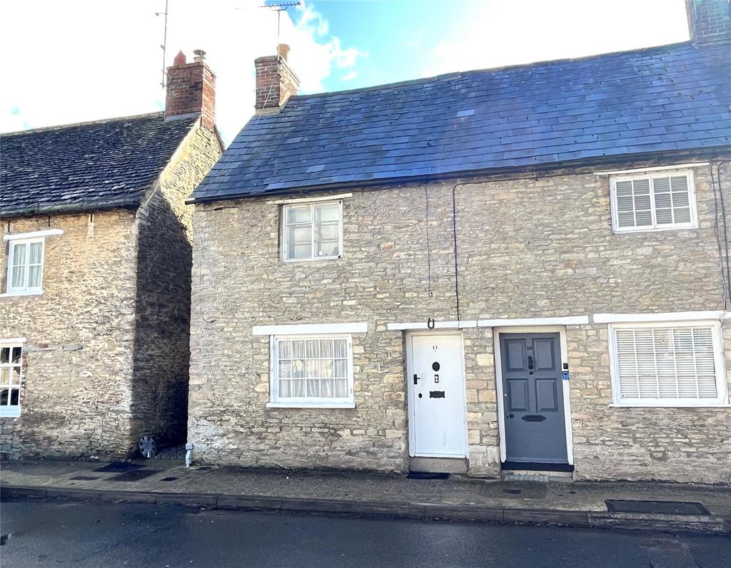 St. John's Street, Lechlade, Gloucestershire, GL7 2 bed end of terrace
