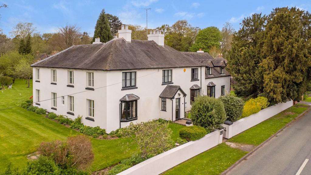 Knowles Hill, RollestonOnDove, BurtonOnTrent Staffordshire DE13 9DY