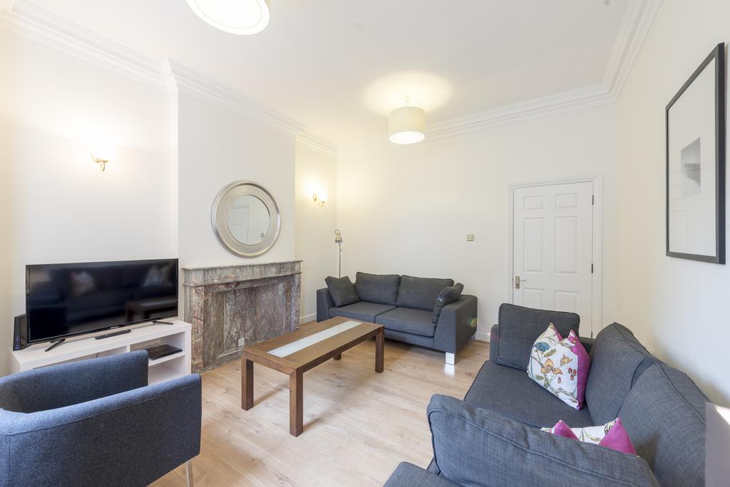 Somerset Court, Kensington, London, W8 2 bed flat to rent £4,117 pcm