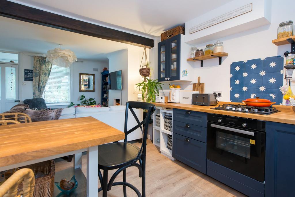 West Dumpton Lane, Ramsgate, CT11 2 bed terraced house for sale £249,995