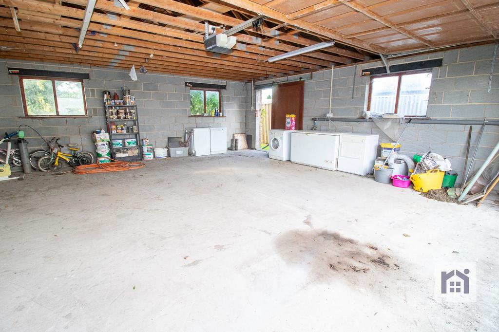 Garage/workshop