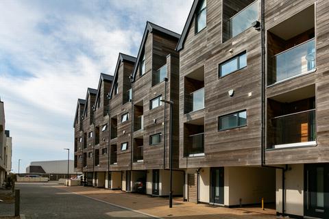 undefined, Fishermans Beach, Hythe, CT21