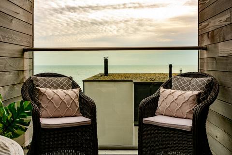 undefined, Fishermans Beach, Hythe, CT21