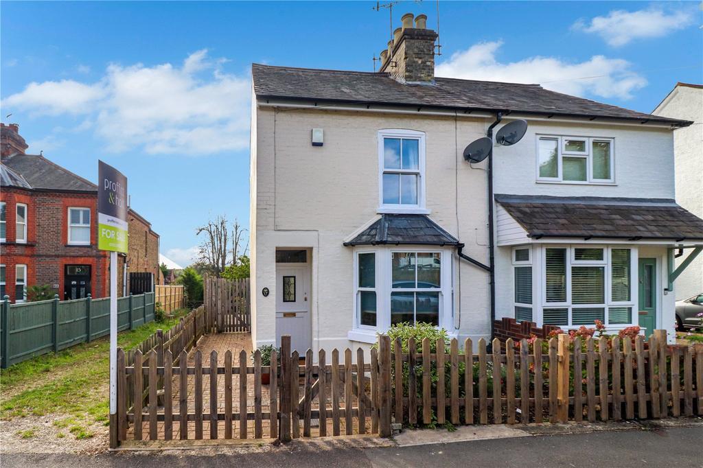 Upper Highway, Hunton Bridge, Herts, WD4 2 bed semidetached house for
