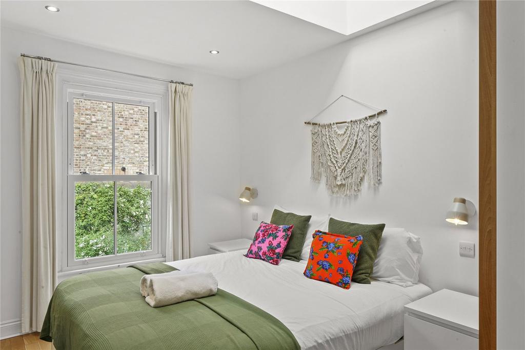 House in London - View 2
