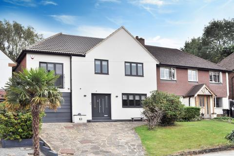 4 bedroom semi-detached house for sale - Barnet Drive, Bromley BR2