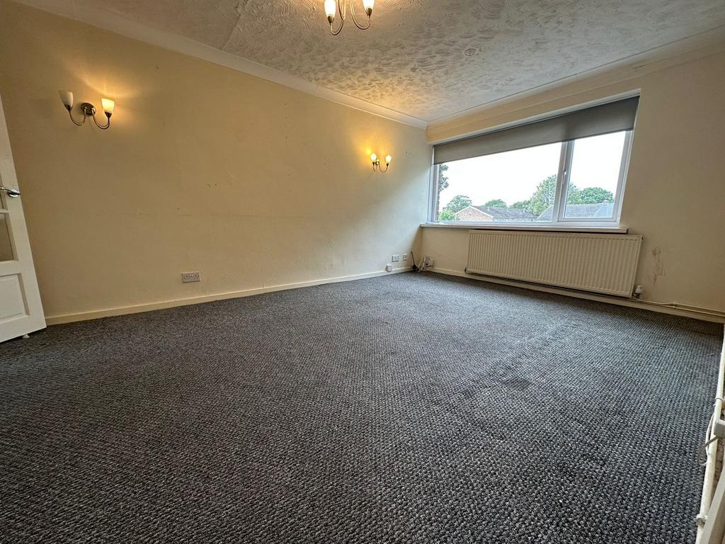 Thaxted Road, Birmingham, West Midlands, B33 2 bed flat to rent £795