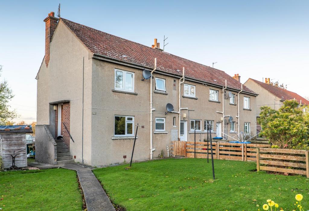 Gillespie Place, Tulloch, Perth... 2 bed flat £695 pcm (£160 pw)