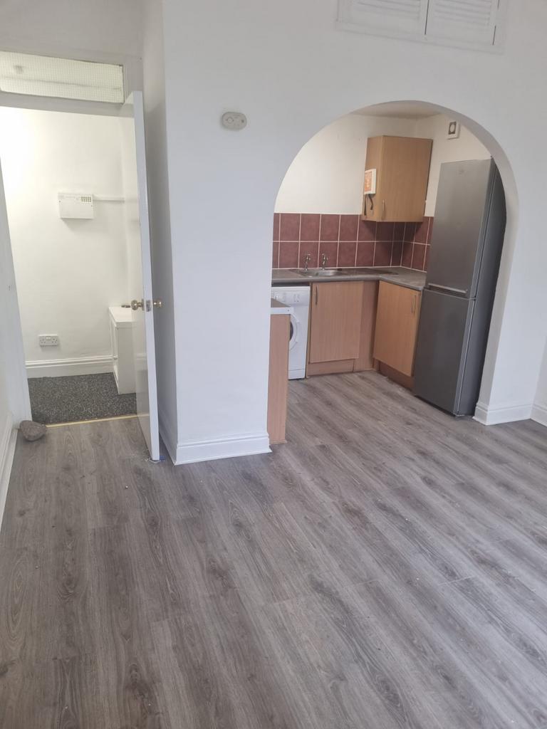 Falkner Square, Liverpool, L8 2 bed duplex to rent £895 pcm (£207 pw)