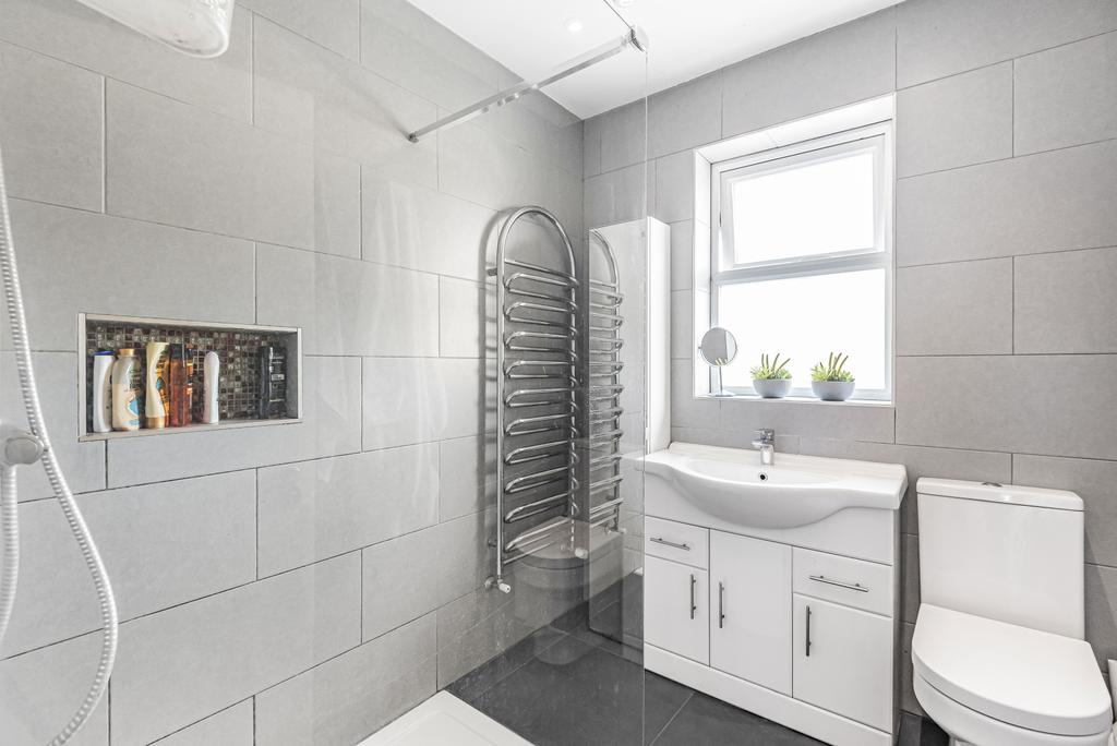 1st Floor Bathroom
