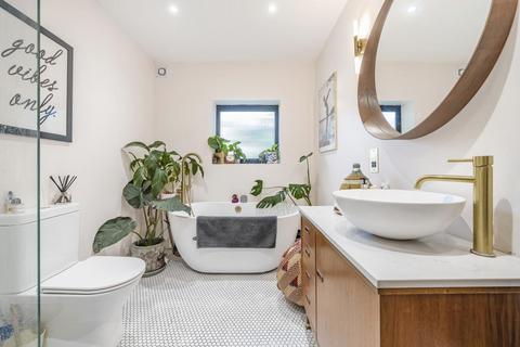 60 Robson Road, London, SE27 9LB