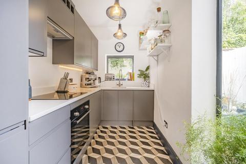 60 Robson Road, London, SE27 9LB