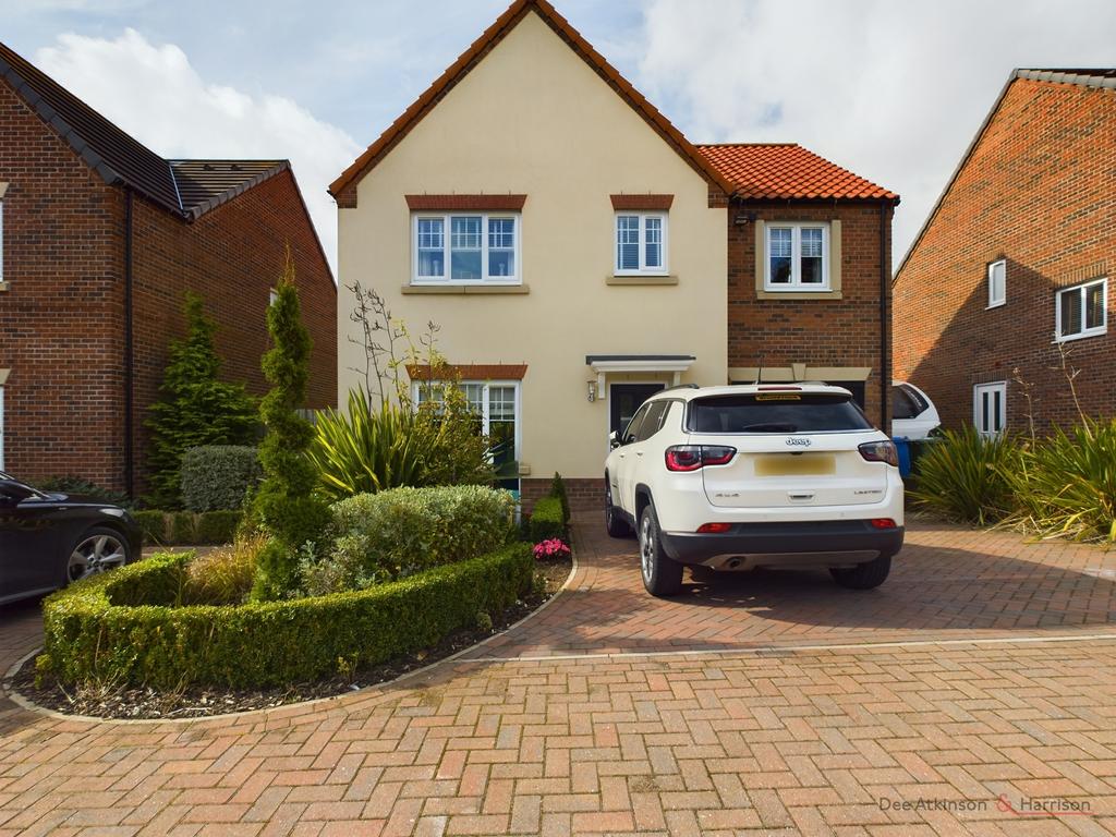 A Beautifully Presented 4 Bedroom Detached House