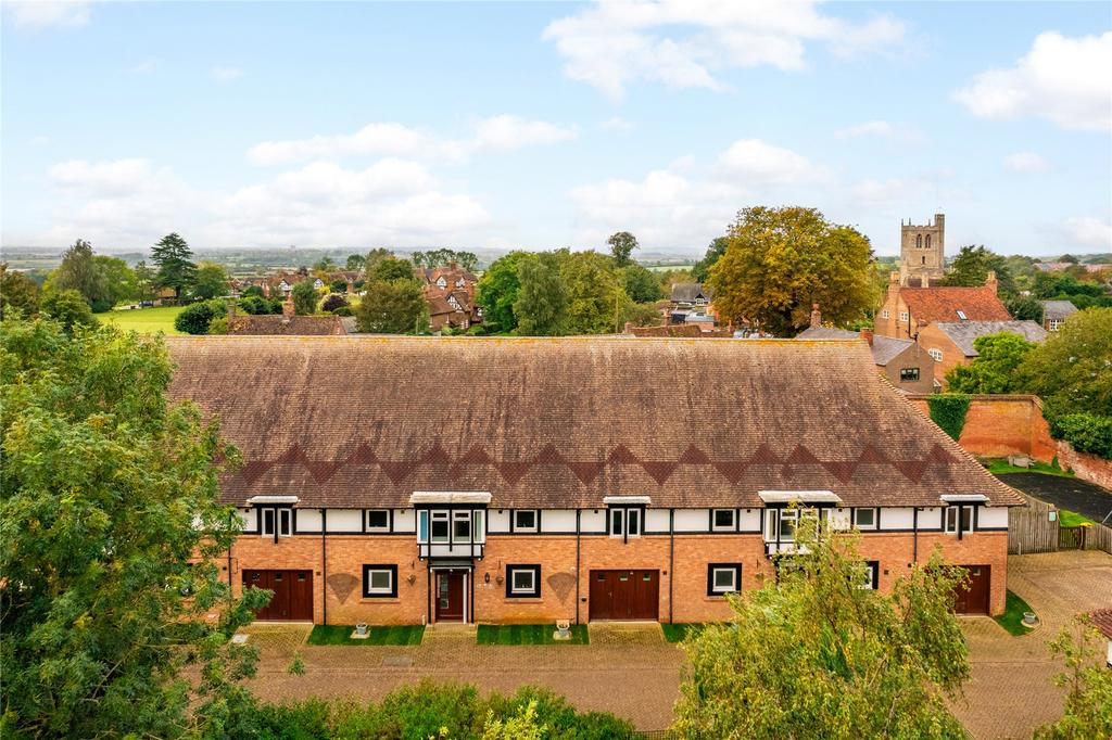 Jenkins Court, Dark Lane, Wingrave, Buckinghamshire, HP22 6 bed terraced house for sale £525,000