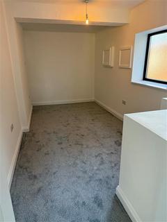 16 Fox Park Road, Oldham, OL8 3NB