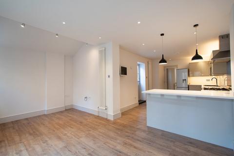 2 bedroom flat to rent, Blythe Road, Brook Green W14
