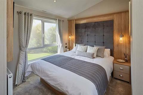 3 bedroom lodge for sale, Fordingbridge, The New Forest Hampshire