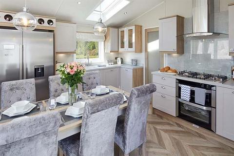 3 bedroom lodge for sale, Fordingbridge, The New Forest Hampshire