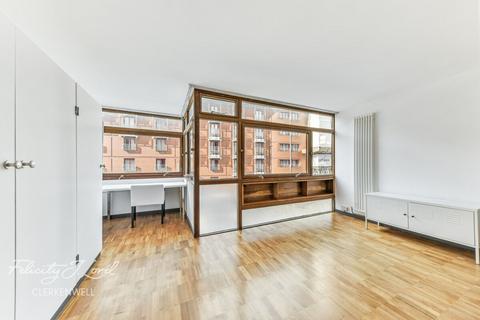 1 bedroom apartment for sale, Crescent House, Golden Lane Estate, London, EC1