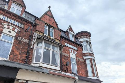 2 bedroom apartment to rent - Second Floor Flat, London Street, Southport Town Centre, Merseyside, PR9