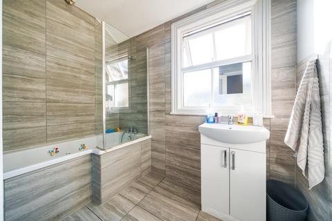2 bedroom maisonette to rent, Priory Road,  Buckinghamshire,  HP13