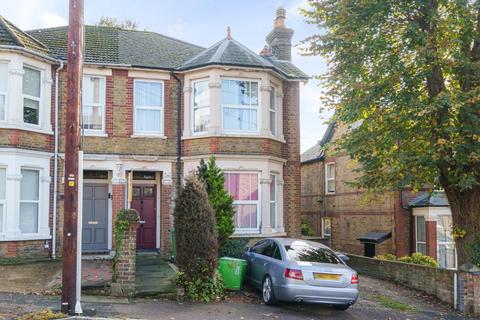 2 bedroom maisonette to rent, Priory Road,  Buckinghamshire,  HP13