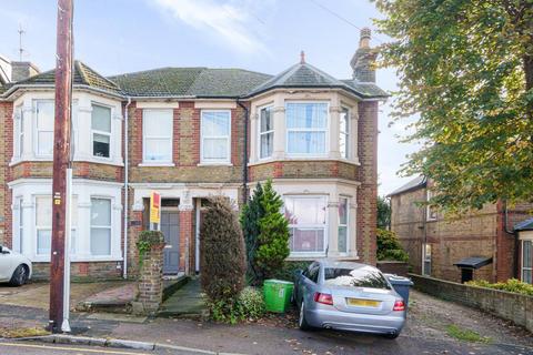 2 bedroom maisonette to rent, Priory Road,  Buckinghamshire,  HP13