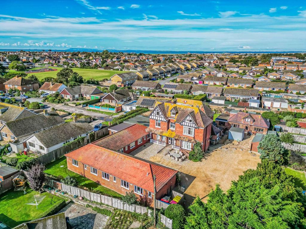 Manor Road, Selsey, Chichester, West Sussex, PO20 28 bed house to rent