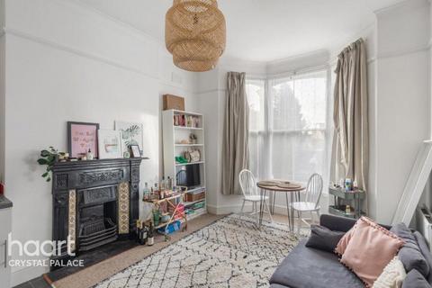 1 bedroom flat for sale, High View Road, London