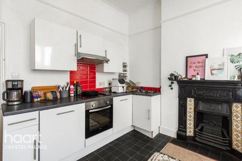 1 bedroom flat for sale, High View Road, London