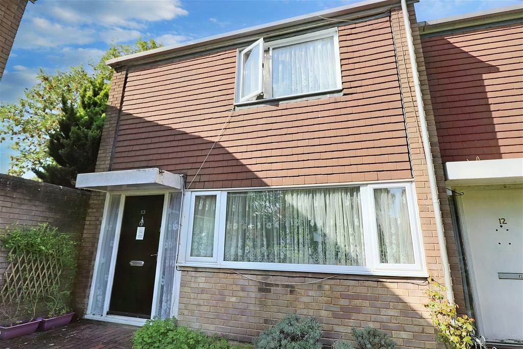 Carmarthen Close, Farnborough GU14 2 bed terraced house for sale £275,000