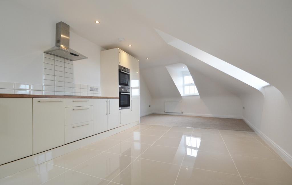 Swanage 2 bed flat to rent £975 pcm (£225 pw)