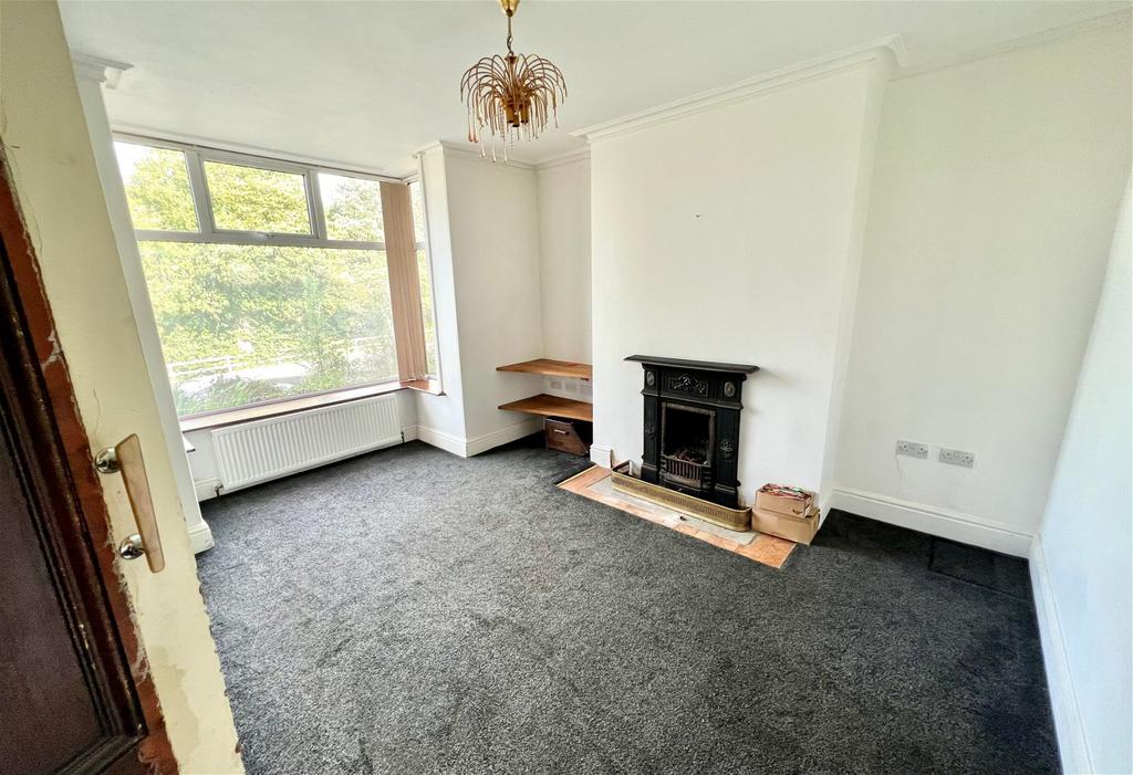 Sheffield Road, Oxspring, Sheffield, S36 8YW 3 bed semidetached house