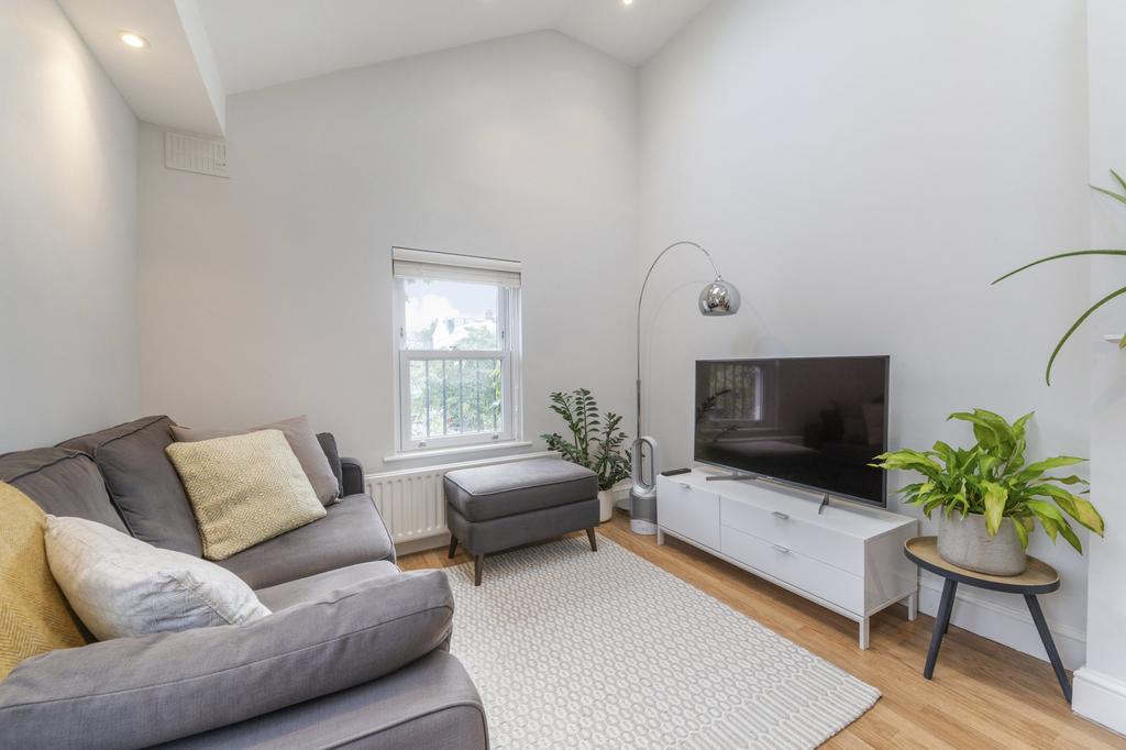 Crystal Palace Road, London, SE22 2 bed flat for sale £450,000