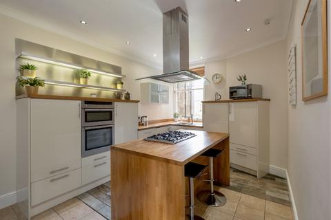 2 bedroom flat for sale - 2/5 Roseneath Terrace, Marchmont, Edinburgh, EH9 1JN