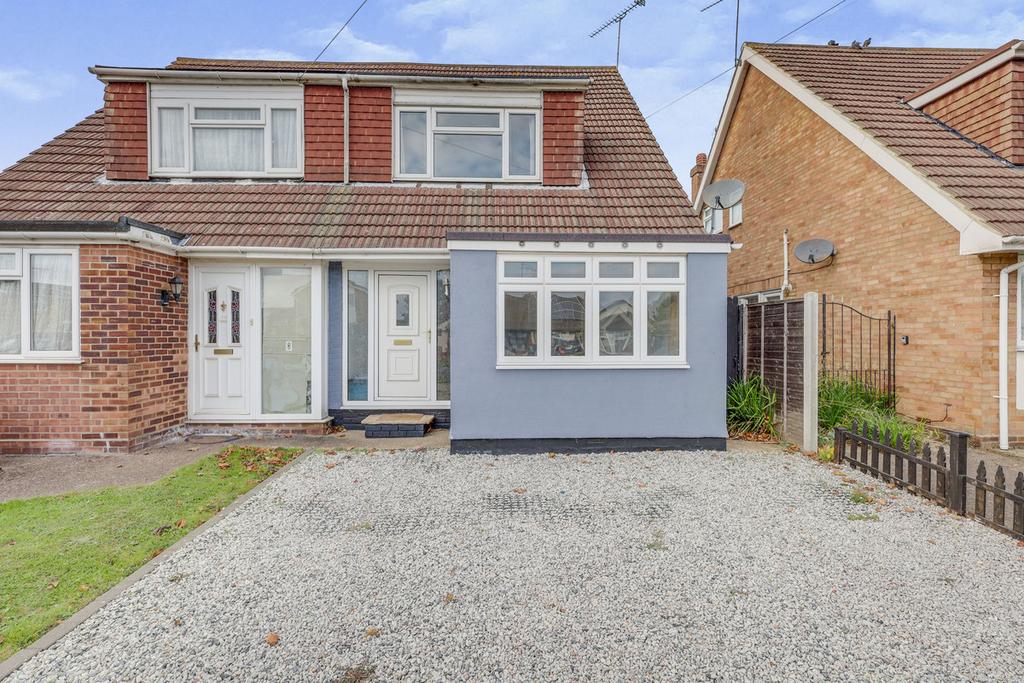 Elmsleigh Drive, Leighonsea, SS9 3 bed semidetached house £1,650
