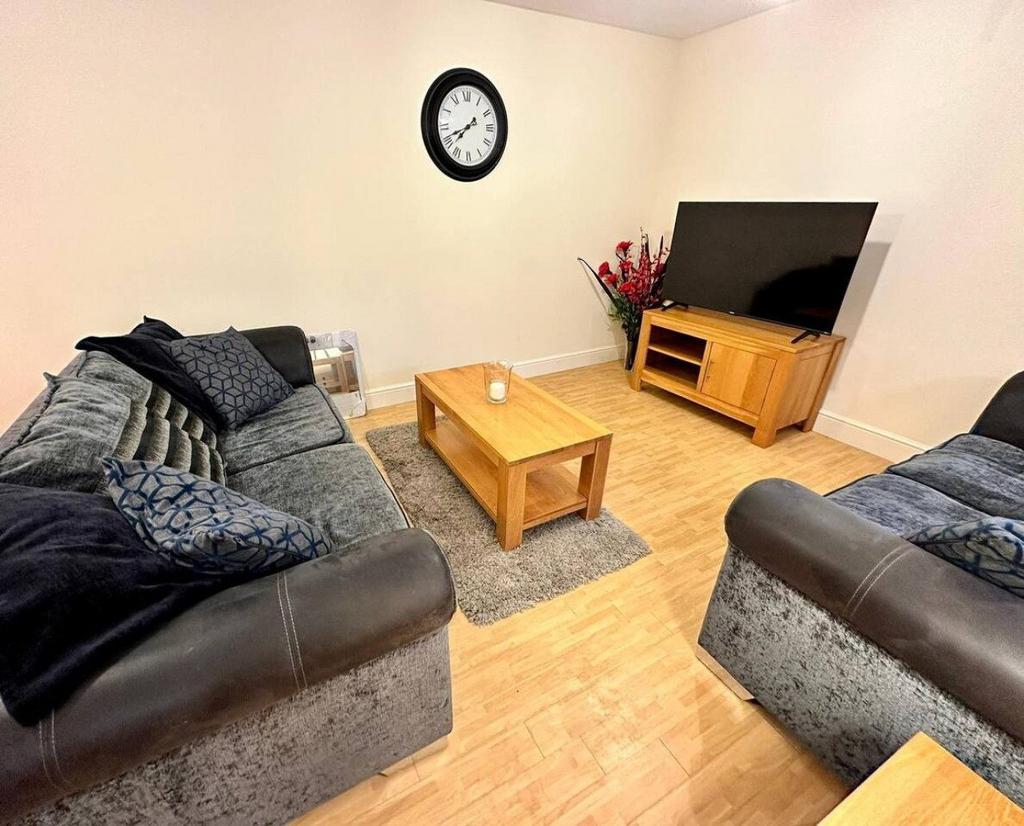 Spacious Ground Floor FULLY FURNISHED Two Bedroom