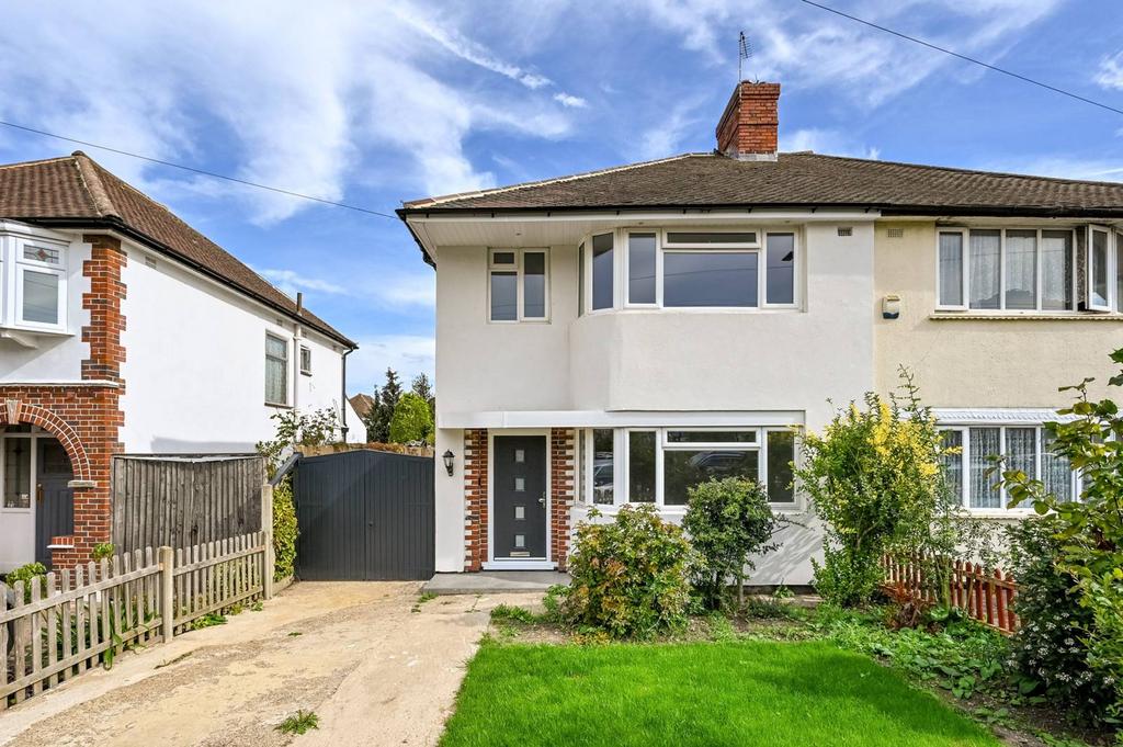 Manor Drive North, New Malden, KT3 3 bed semidetached house £765,000