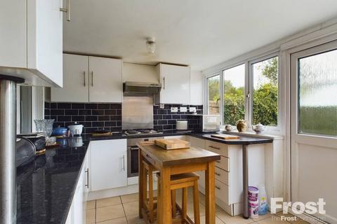 134 Staines Road, Wraysbury, Staines-upon-thames, TW19 5AH