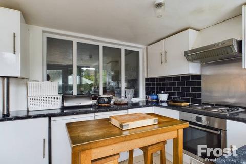 134 Staines Road, Wraysbury, Staines-upon-thames, TW19 5AH