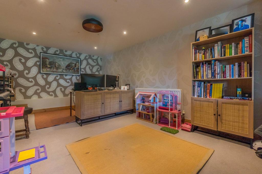 Sitting/dining area