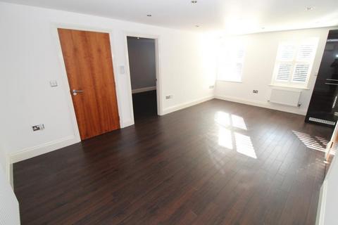 1 bedroom flat to rent, Lions Row Avenue Road, Brentwood, Essex, CM14