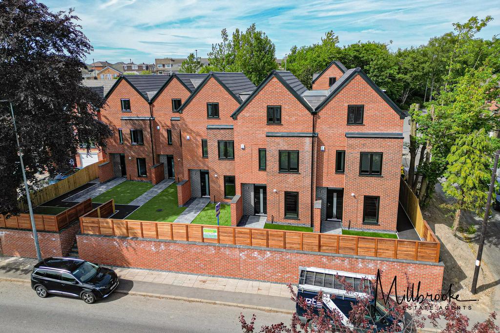 Chaddock Lane, Boothstown... 4 bed townhouse £1,650 pcm (£381 pw)
