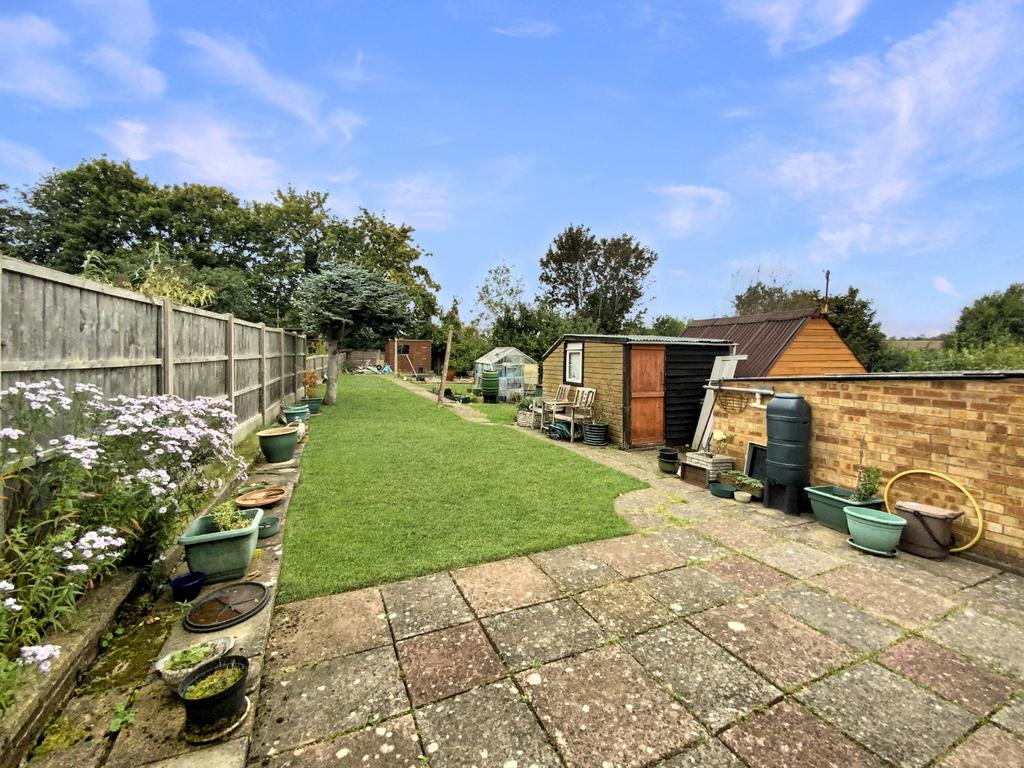 Oldfield Rise, Whitwell, Hitchin, Hertfordshire, SG4 8AP 3 bed semi